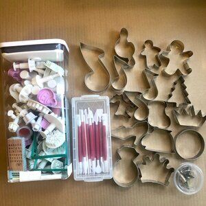 Lot of cookie & cake decorating tools -- BNWT